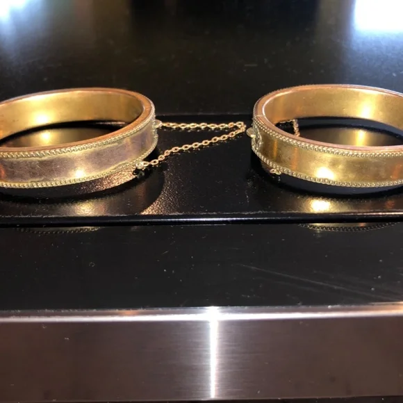 Antique Victorian Wedding Set of Ornate Matching Hinged Bangles - Picture 5 of 6